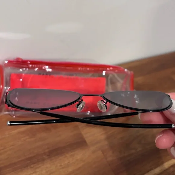 Marc by Marc Jacobs Black Cat Eye Sunglasses w/ Red Case 100% Authentic Women's - Picture 7 of 16